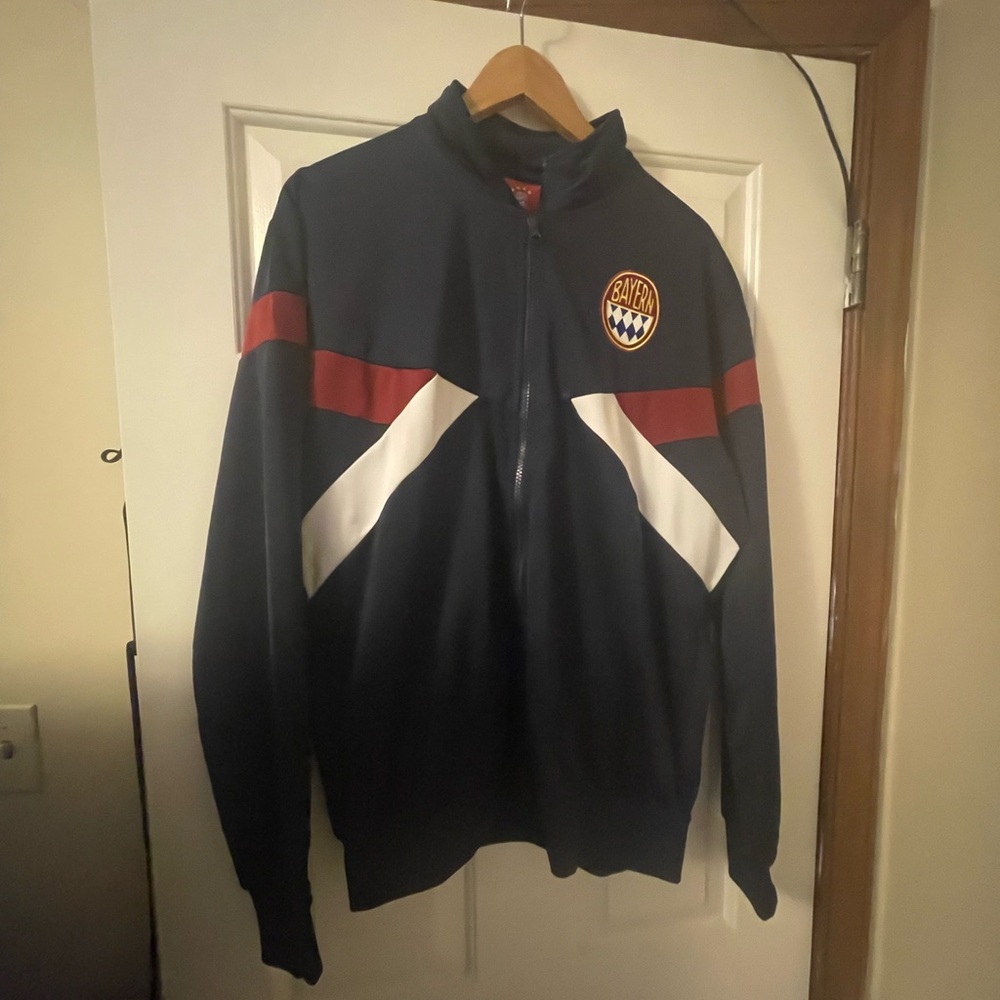 Bayern shop tracksuit medium
